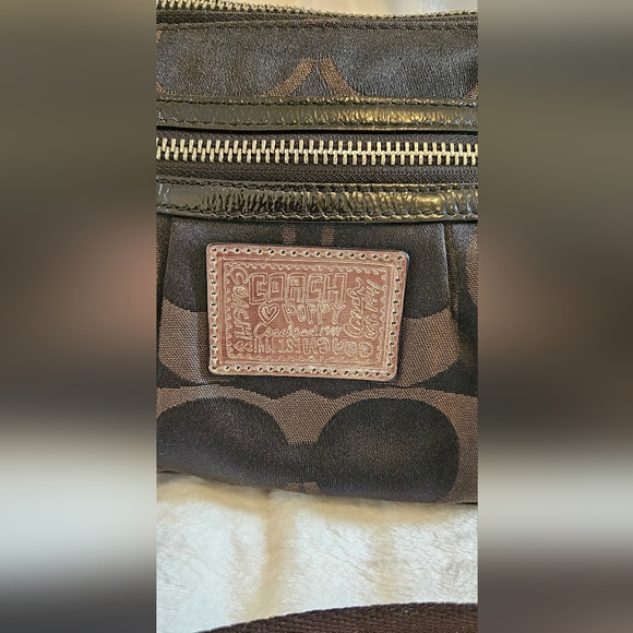 Coach Signature Poppy crossbody. Black Purple Canvas. NOT BEING MADE ANYMORE GUC - Picture 4 of 8